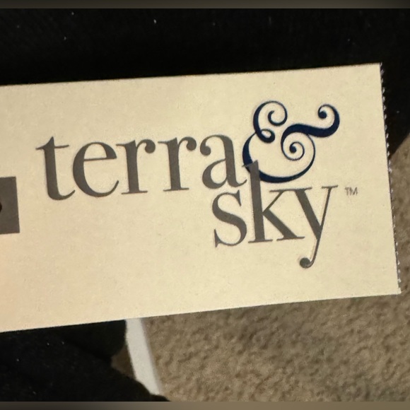 TERRA & SKY LIGHTWEIGHT BLACK SWEATER WITH RHINESTONE ACCENT COLLAR SZ 2X - Picture 2 of 6